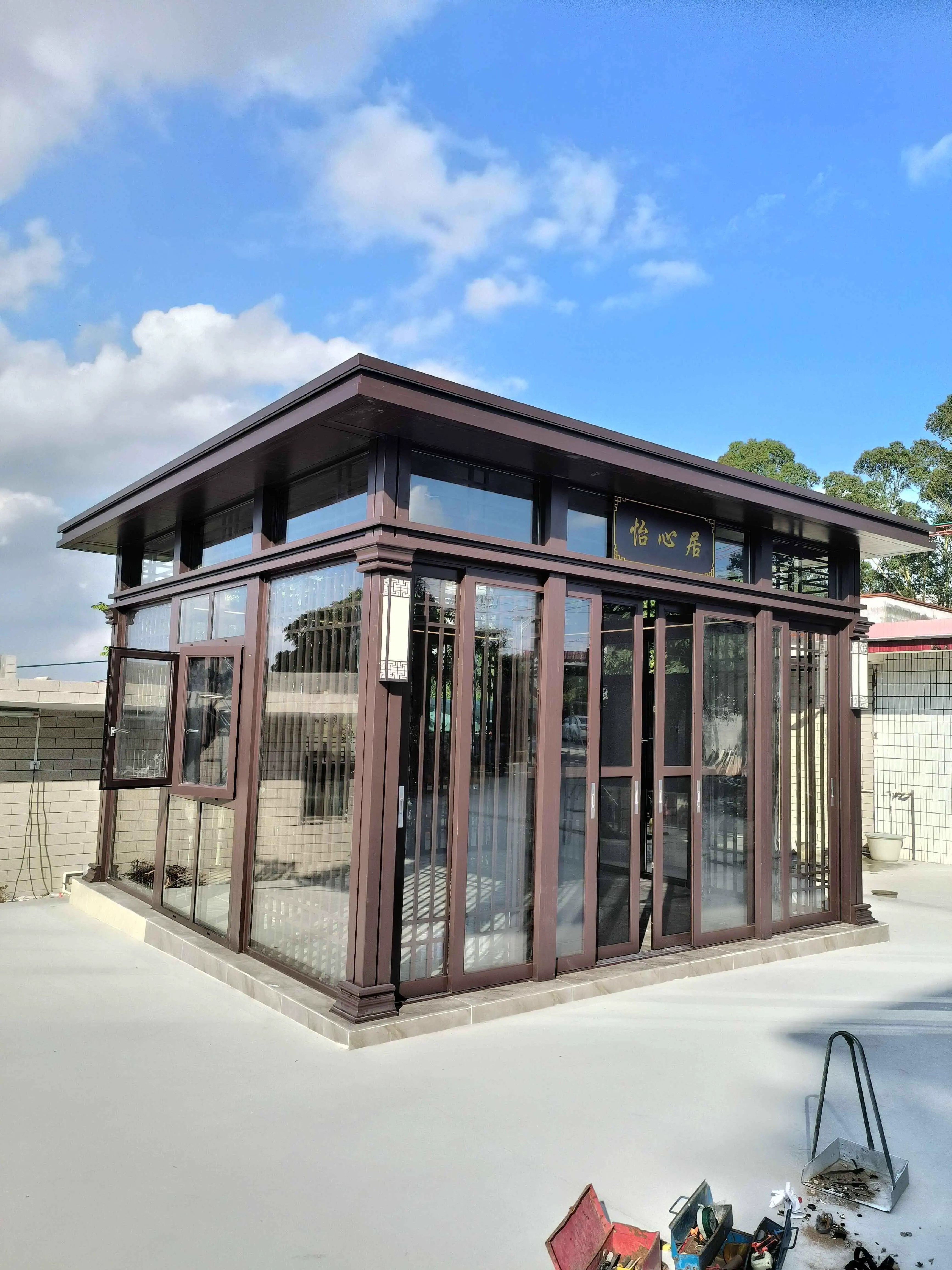 庭院花园的凉亭