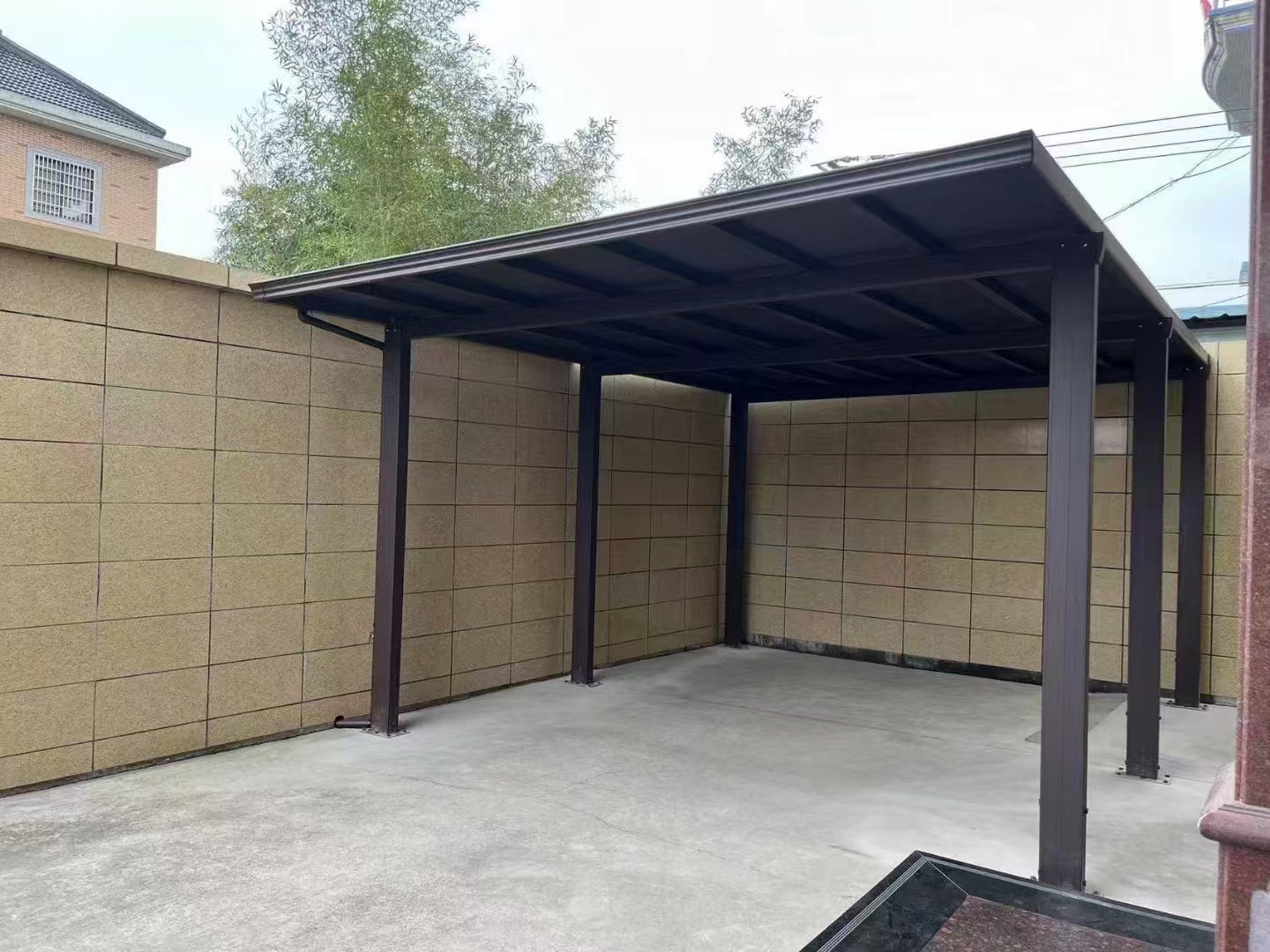 庭院的铝合金车棚