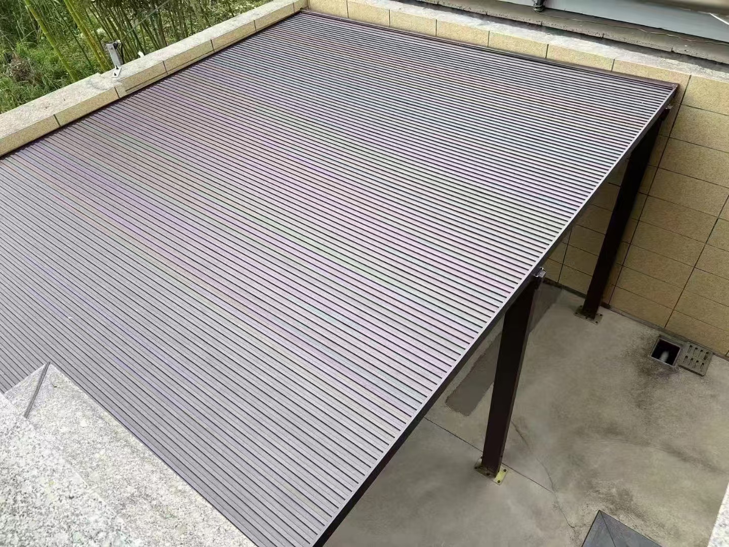 庭院的铝合金车棚