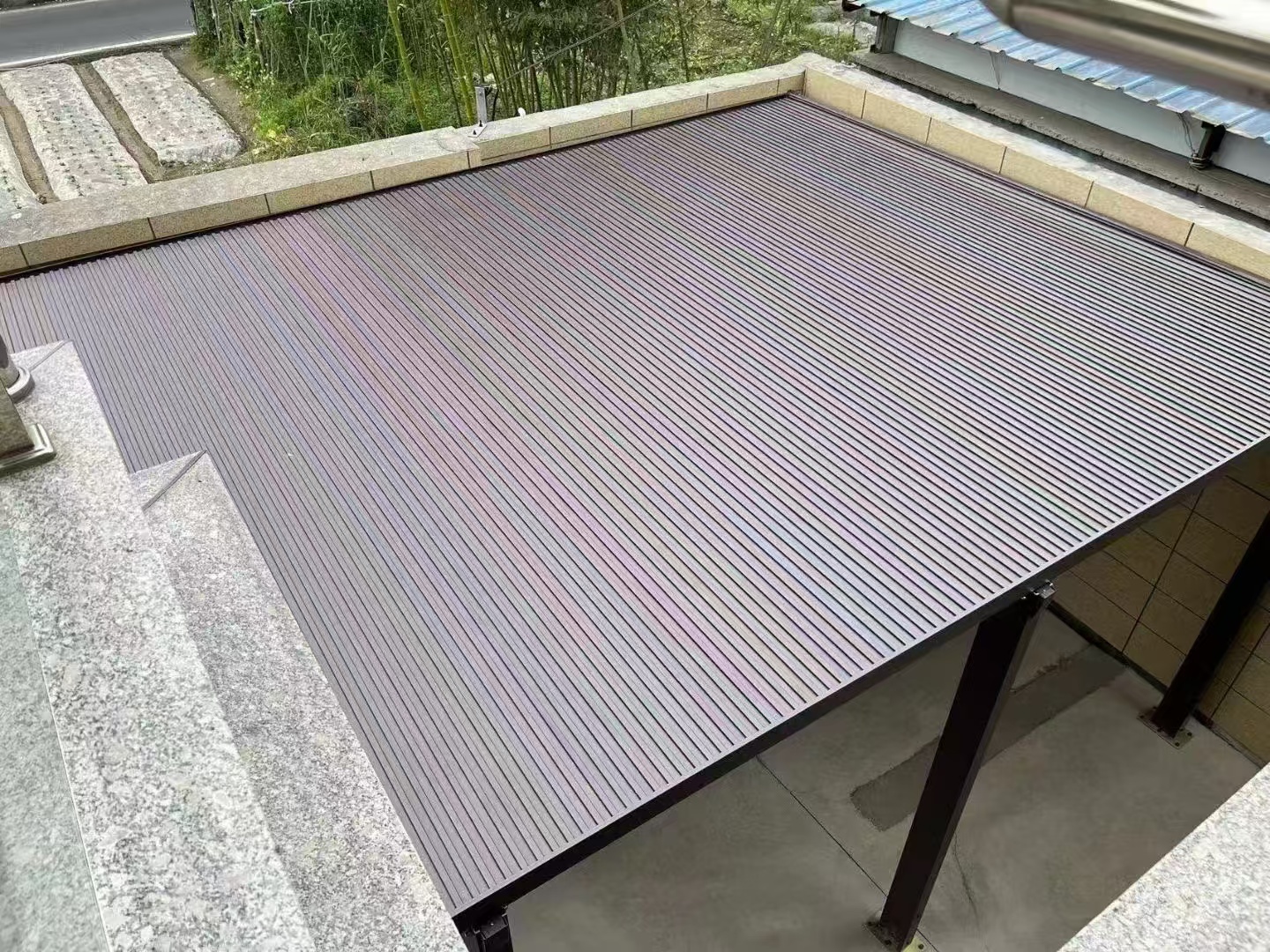 庭院的铝合金车棚