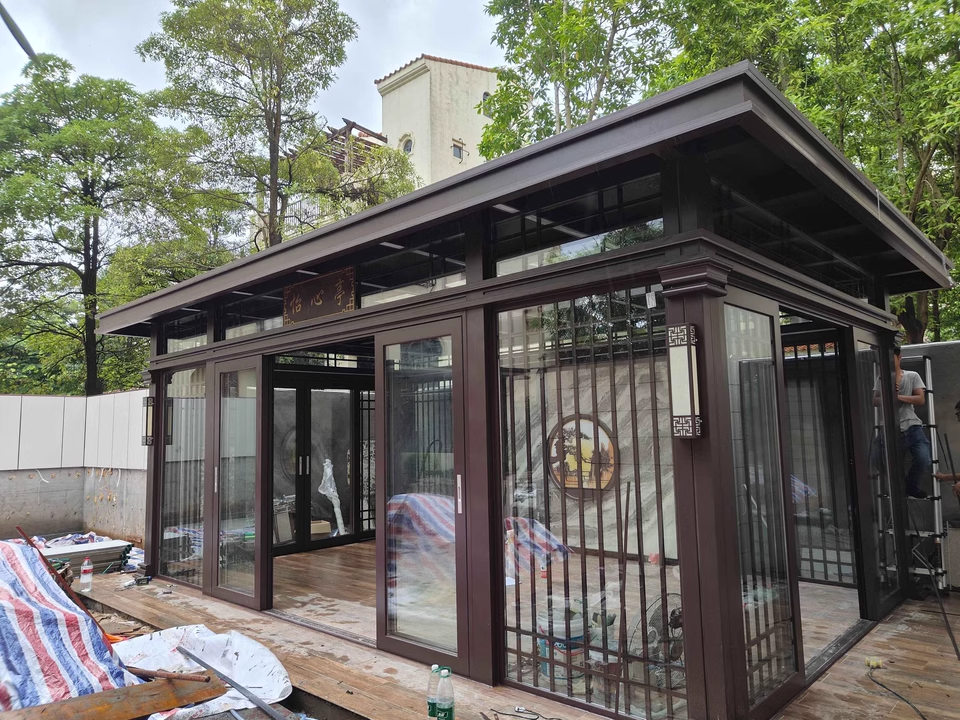 庭院花园的凉亭