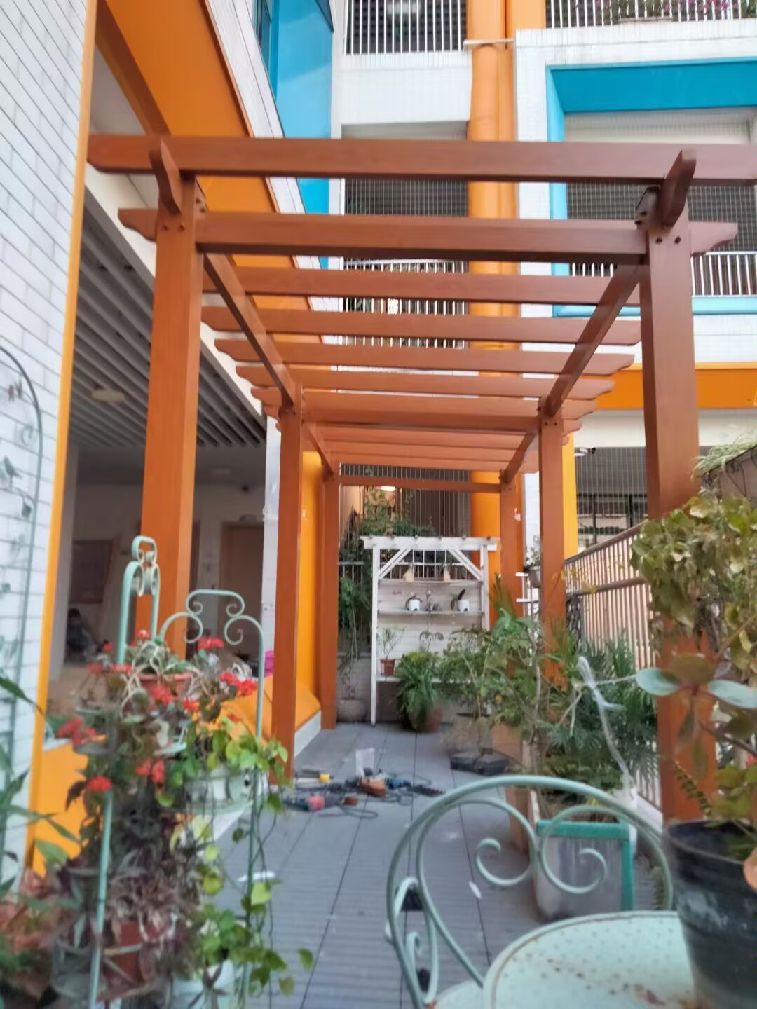 施工完成后的庭院葡萄架